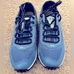 ⬇️ Under armor women’s sneakers like new